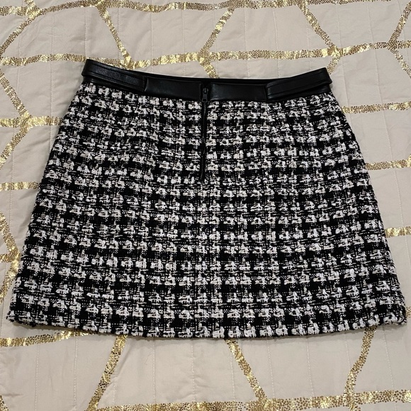 Alice + Olivia Elana Tweed Vegan Leather Mini Skirt - Picture 6 of 12